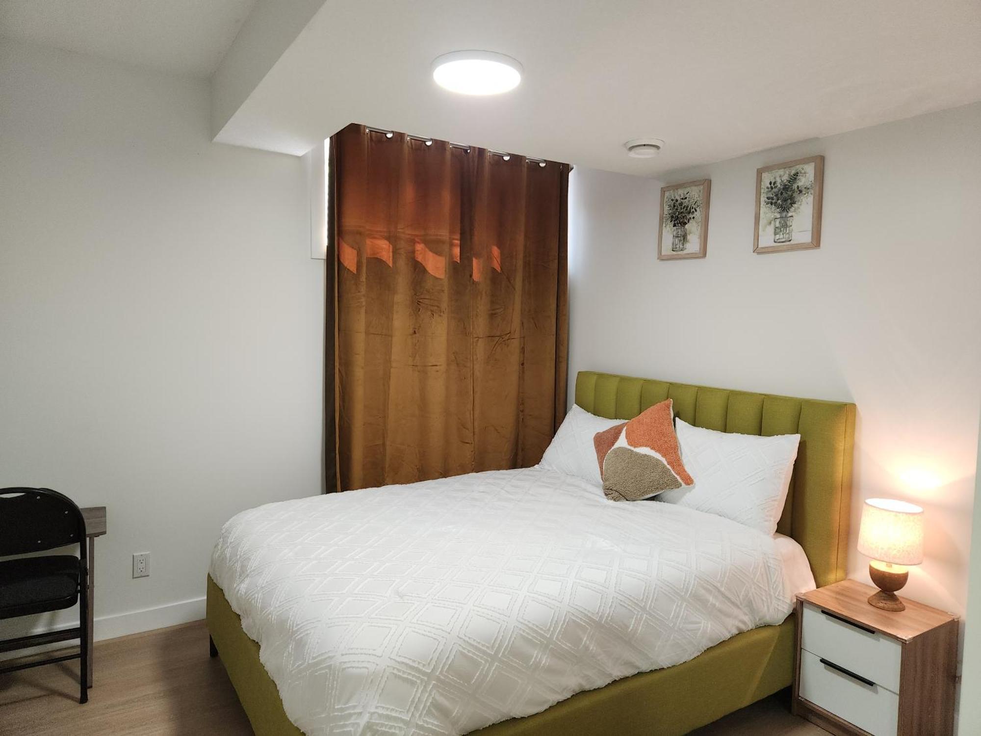 Brand New Deluxe 2 Bedroom Suite With Ac & Den Calgary Bagian luar foto