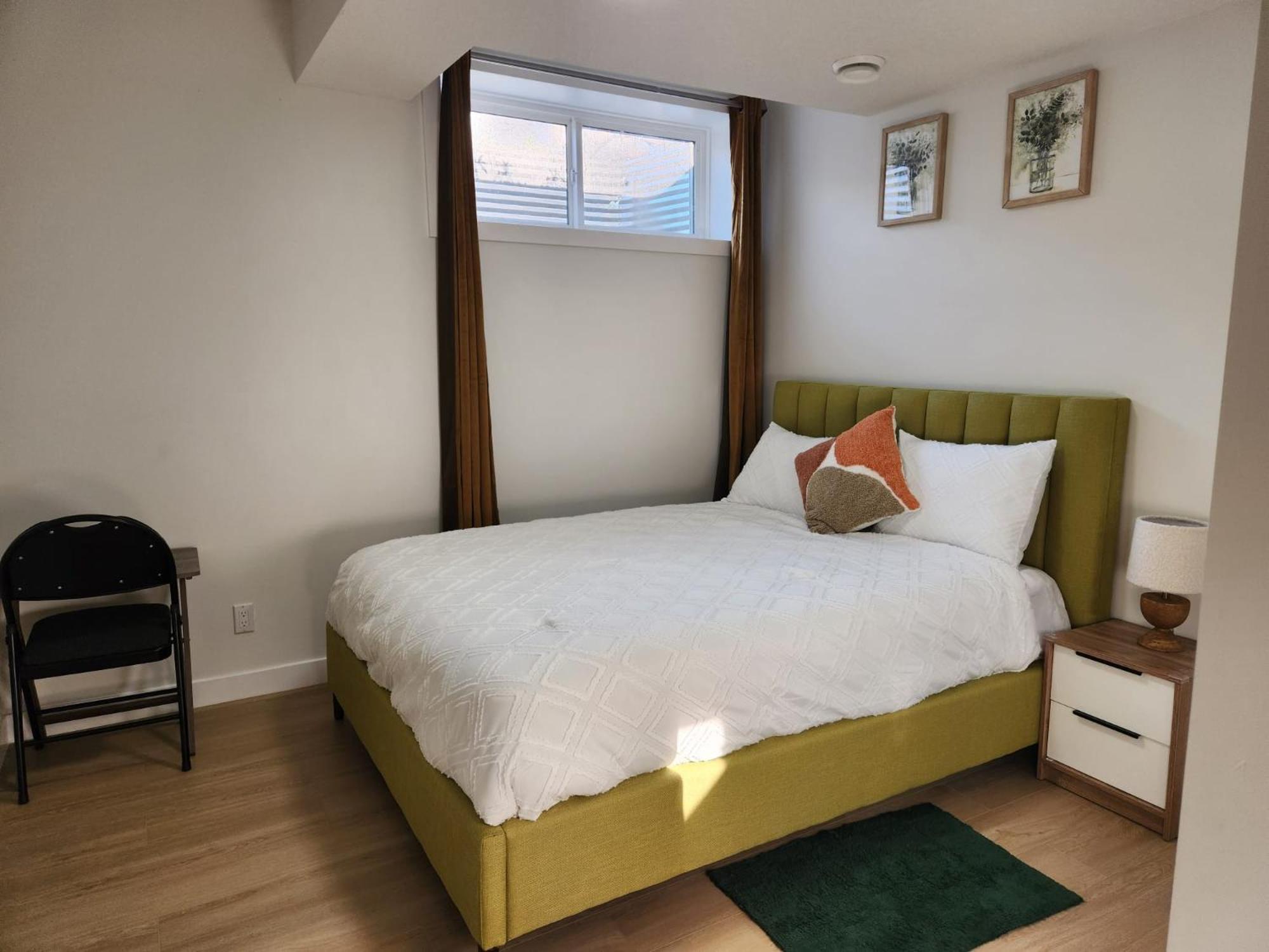 Brand New Deluxe 2 Bedroom Suite With Ac & Den Calgary Bagian luar foto
