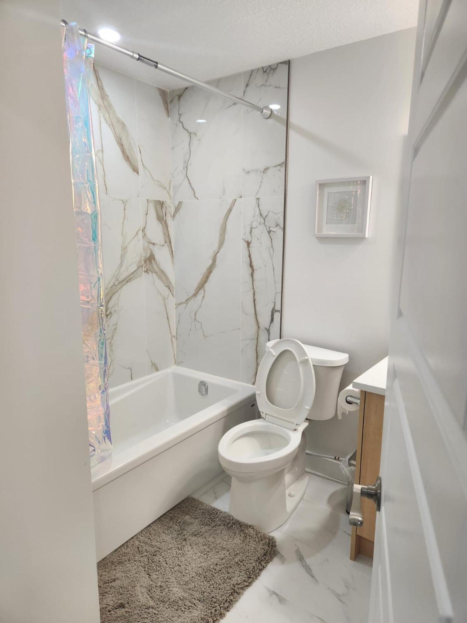 Brand New Deluxe 2 Bedroom Suite With Ac & Den Calgary Bagian luar foto