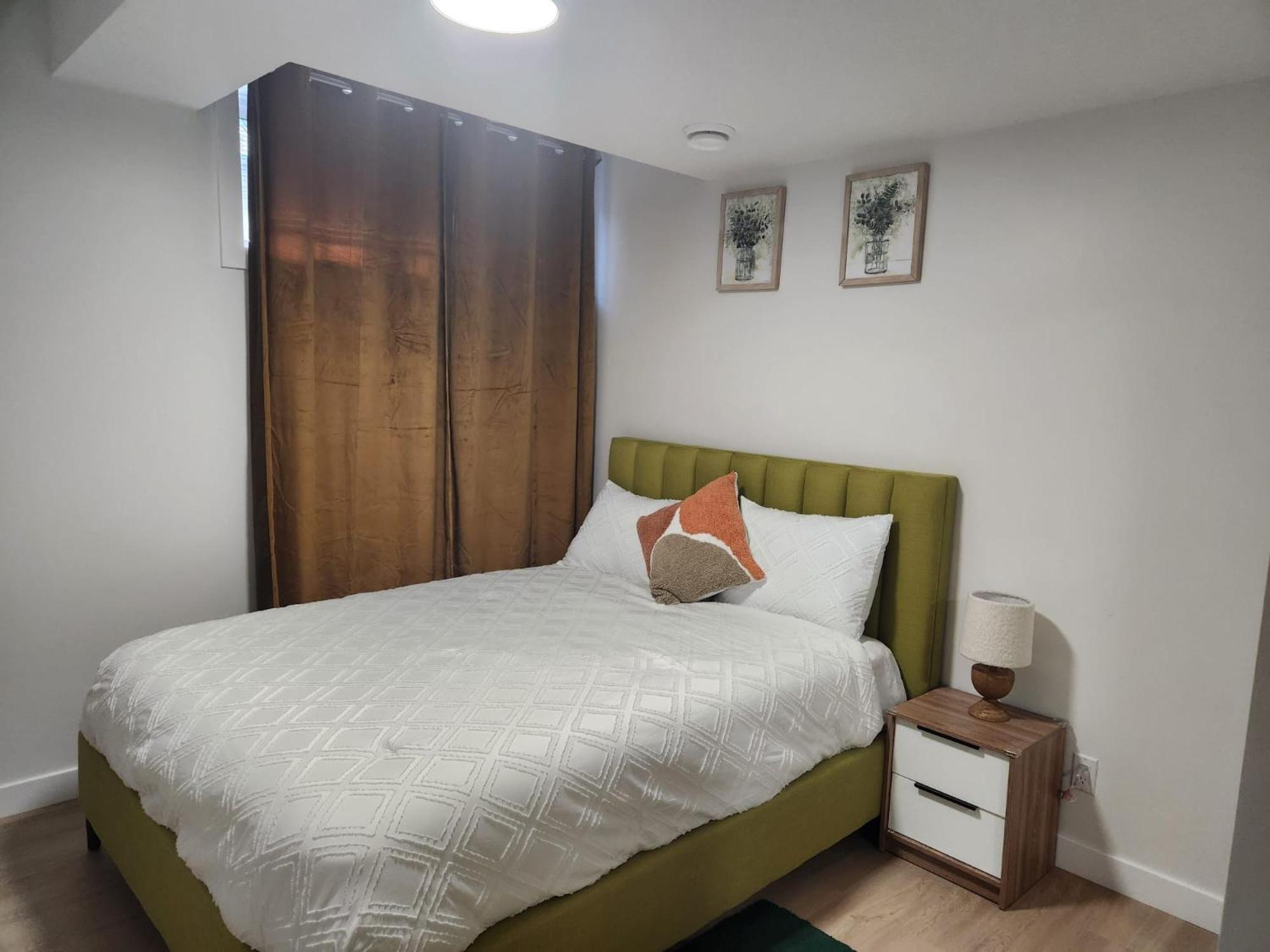 Brand New Deluxe 2 Bedroom Suite With Ac & Den Calgary Bagian luar foto