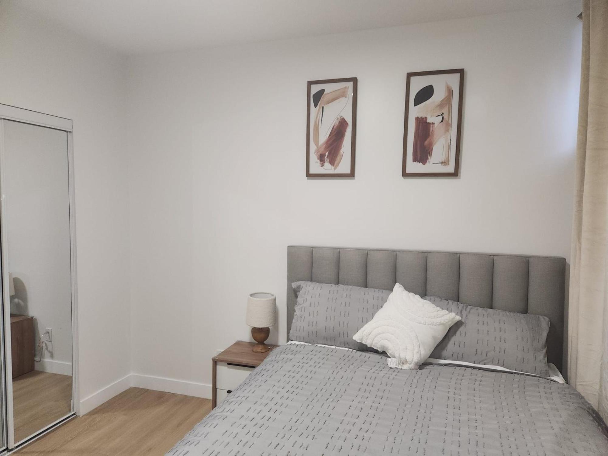 Brand New Deluxe 2 Bedroom Suite With Ac & Den Calgary Bagian luar foto