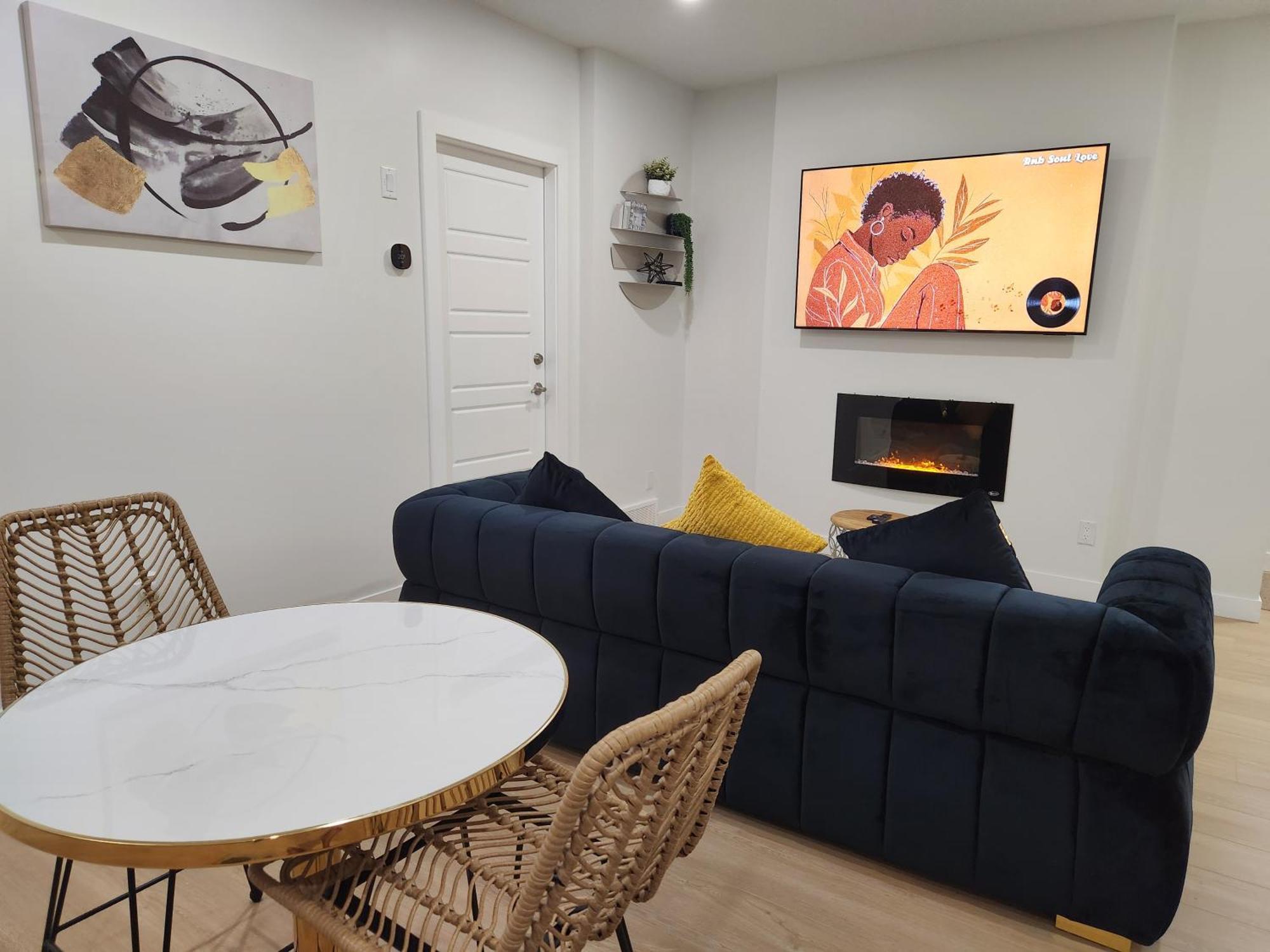 Brand New Deluxe 2 Bedroom Suite With Ac & Den Calgary Bagian luar foto